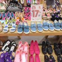 Mezzo adalah gerai fashion yang menawarkan berbagai brand ternama, seperit Wakai, Kohai, Keds, Paul Franc, dan lain-lain. Di toko tersebut, Anda bisa mendapatkan diskon 17 Agustus hingga 17%.