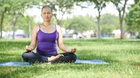 Olahraga sangat penting untuk semua orang. Olahraga yang disarankan untuk para survivor kanker adalah olahraga yang memusatkan perhatian seperti yoga, tai chi, atau meditasi. Beberapa dokter bahkan tidak melakukan operasi jika pasien tidak aktif secara fisik. Foto: Thinkstock
