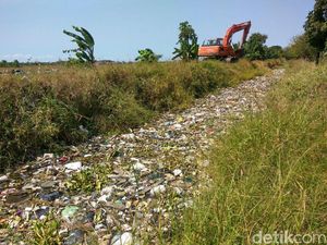 Sampah Menumpuk di Sungai Sidoarjo, Ini yang Dilakukan Dinas LHK