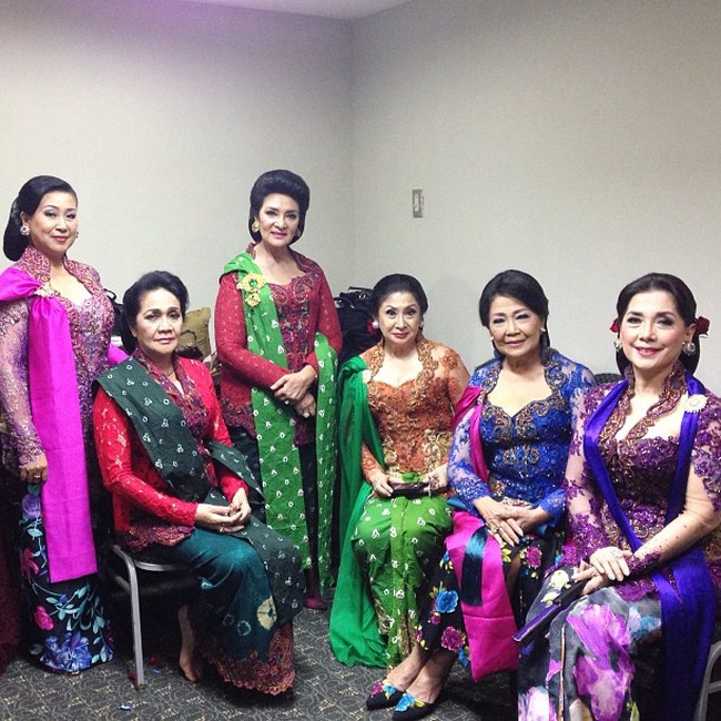 Wanita yang kini telah menjadi nenek itu juga masih berteman baik dengan aktris-aktris kawakan dan senior lainnya. Foto: Dok. Instagram