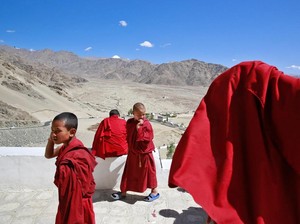 Kehidupan Biksu Cilik di Pegunungan Himalaya