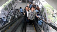Selain itu, penerangan di jalan juga masih menjadi masalah lain yang terus diperbaiki. Namun setidaknya, lanjut Djarot, persyaratan dasar yaitu sertifikat layak fungsi (SLF) sudah mereka kantongi.