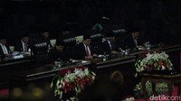 Hanya 4 pimpinan DPR yang hadir yaitu Fadli Zon, Fahri Hamzah, Taufik Kurniawan, dan Agus Hermanto (Foto: Gibran Maulana Ibrahim/detikcom)