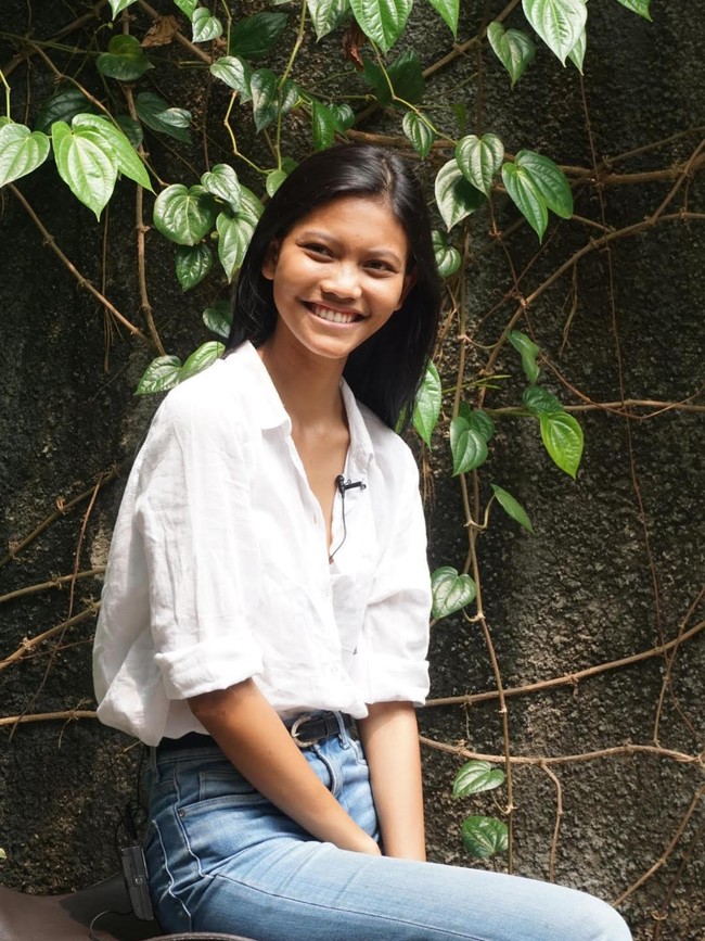 Laras pun bersyukur karena tak pernah menyangka dirinya bisa terpilih dari sekian banyak model untuk berjalan di catwalk rumah mode sekelas YSL. Menurutnya, ini mustahil terjadi jika dirinya tak berani keluar dari zona nyaman dan hidup mandiri. (Foto: Daniel Ngantung/Wolipop)