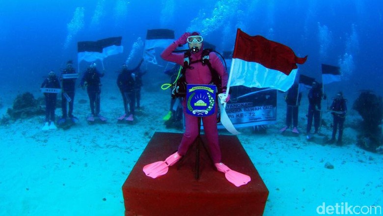 Cerita Istri Kapolri Upacara HUT RI di Bawah Laut Cerita Istri Kapolri Upacara HUT RI di Bawah Laut