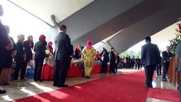 Tamu undangan mulai berdatangan.