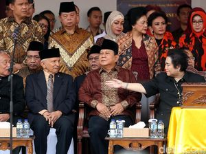Umrah Sembari Bahas Politik ala Prabowo-Amien-Elite PKS