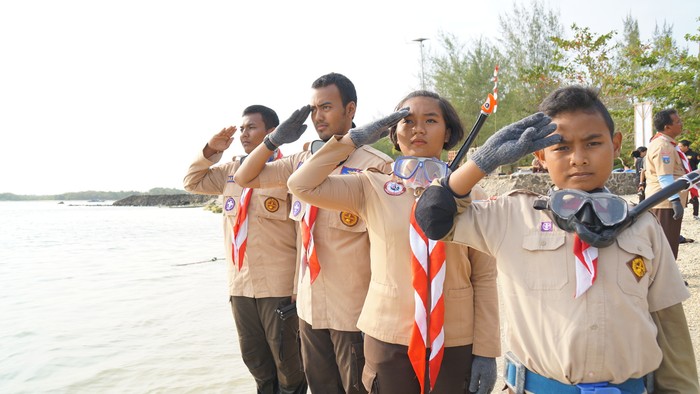 Laporan Upacara 17 Agustus di Bawah Laut Selat Sunda