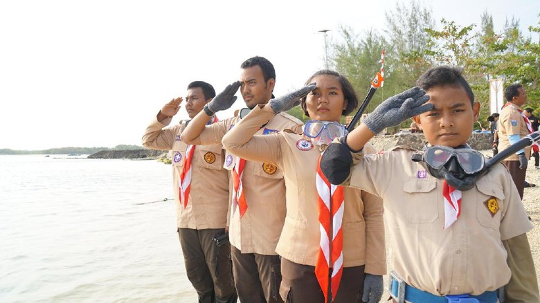 Upacara di Bawah Laut Selat Sunda (Syanti/detikTravel) Upacara di Bawah Laut Selat Sunda (Syanti/detikTravel)