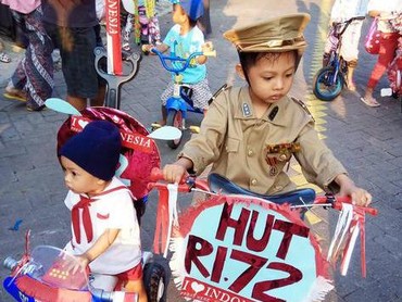 Foto: Meriahnya Sepeda Hias Anak di HUT RI ke-72