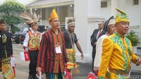 Para tamu undangan wajib mengenakan baju daerah (Foto: Bagus Prihantoro/detikcom)