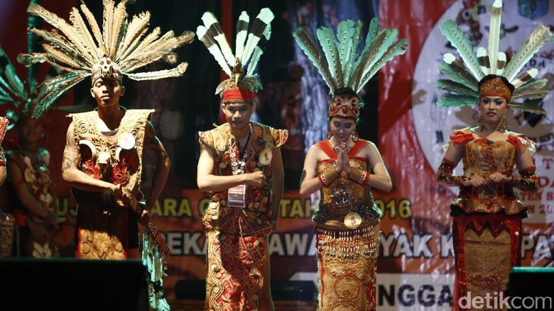 Foto: Gawai Dayak yang berlangsung di Sintang, Kalimantan Barat (Rachman Haryanto/detikTravel) Foto: Gawai Dayak yang berlangsung di Sintang, Kalimantan Barat (Rachman Haryanto/detikTravel)