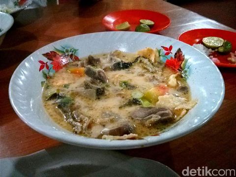 Hangatkan Diri dengan Semangkuk Sop Kaki Kambing Gurih di 5 Tempat Ini!