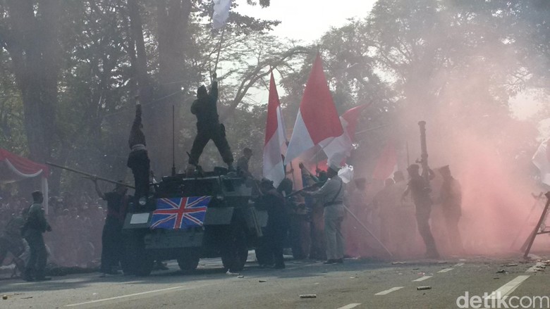Drama Kolosal Bandung Lautan Api Meriahkan 17-an di Bandung Drama Kolosal Bandung Lautan Api Meriahkan 17-an di Bandung