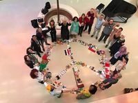 Dayang dan rekan-rekan guru saat perlombaan di Dubai (Dok. Kemdikbud)