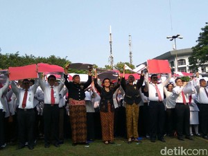 Sri Mulyani Ngaku Paling Jago Balap Karung, Kalau Panjat Pinang?