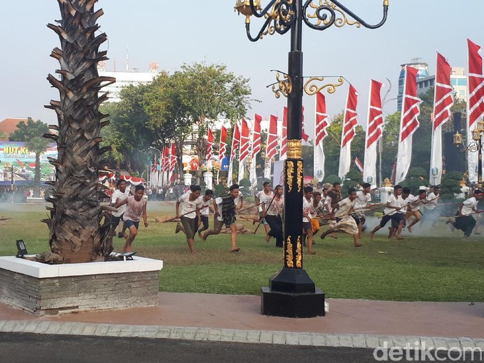 Penurunan Bendera di Grahadi Diwarnai Pertempuran 10 November