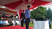 Sama seperti di wilayah lainnya, pagi ini warga Pulau Pramuka, Kepulauan Seribu juga turut merayakan kemerdekaan Republik Indonesia. Namun upacara bendera yang digelar tahun ini terasa lebih spesial lantaran dihadiri oleh Menteri Koordinator Bidang Kemaritiman Luhut Binsar Panjaitan. Danang Sugianto/detikcom.