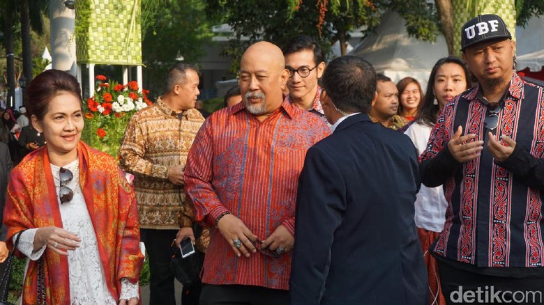 Indro Warkop dan Vino Bastian Hadiri Upacara HUT RI di Istana Indro Warkop dan Vino Bastian Hadiri Upacara HUT RI di Istana
