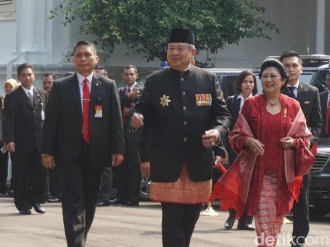 Adu Gaya Iriana Jokowi dan Mufidah Kalla Berkebaya Minangkabau di HUT RI