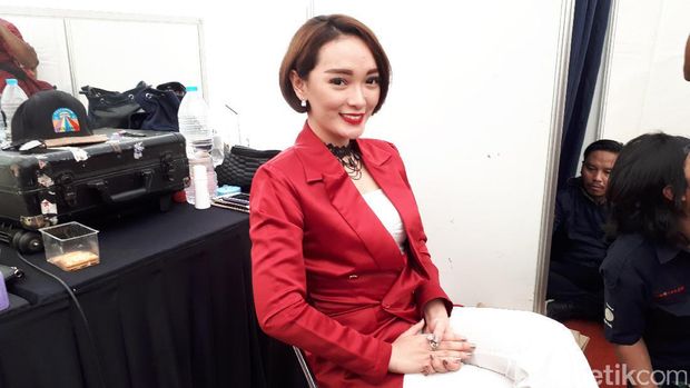 Aurelie Moeremans Jadi Paskibra Underwater, Status Komika Acho Masih Tersangka