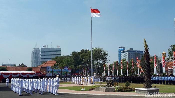 Upacara Bendera HUT ke 72 RI di Grahadi