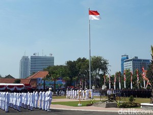 Cara Penukaran Undangan Upacara HUT ke-79 RI di Grahadi Surabaya