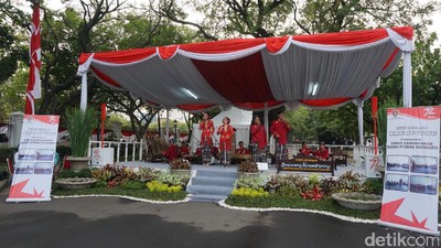 Foto: Musik Krumpyung Sambut Tamu Istana di Hari Kemerdekaan