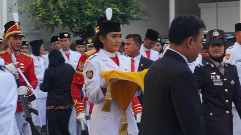 Ruth, Paskibraka Pembawa Baki yang Selalu Ingat Pesan Papa Mama Ruth, Paskibraka Pembawa Baki yang Selalu Ingat Pesan Papa Mama