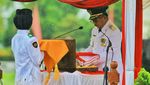 Merdeka! Semangat Paskibra Balikpapan Kibarkan Bendera Meski Becek