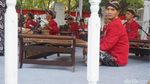 Foto: Musik Krumpyung Sambut Tamu Istana di Hari Kemerdekaan