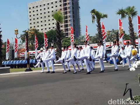 HUT RI di Grahadi/