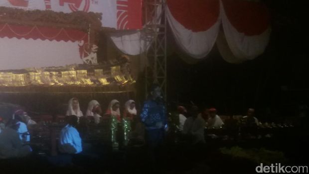 Djarot memberikan sambutan di Balai Kota