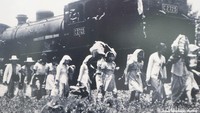 Kebanyakan pengunjung adalah penumpang Commuter Line.