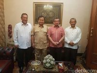 (kiri ke kanan) Demiz, Prabowo, Salim Segaf Al-Jufri (ketua majelis syuro PKS), Syaikhu/ Ist