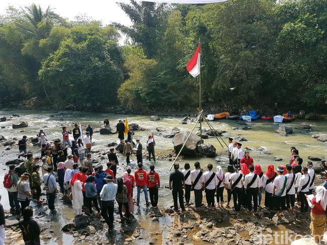 Ritual 'Babakti Lemah Cai', Warnai HUT RI di Sukabumi