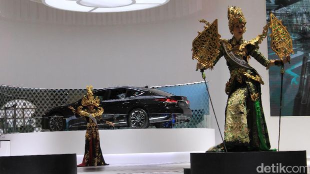 Lenggok Puteri Indonesia Kenalkan Budaya Nasional ala Lexus