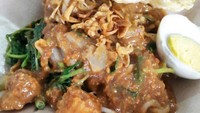 Kalau suka gado-gado ulek yang dicampur langsung di dalam cobek, bisa mencoba gado-gado Kartika dari Pondok Indah, Jakarta. (Foto: Istimewa)