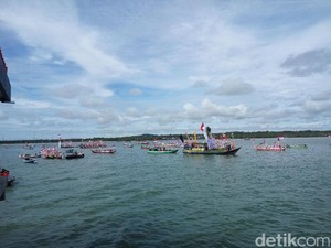 Mendes Eko Pimpin Upacara HUT RI di Perbatasan