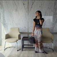 Bagi Dian Sastrowardoyo sendiri, tenun dari NTT, Sumba khususnya, punya daya tarik tersendiri. Tak heran bila bintang Ada Apa dengan Cinta? ini sering memakai busana berbahan tenun tersebut, baik dalam kesempatan formal maupun kasual. Tengok saja foto-foto outfit of the day alias OOTD di Instagram-nya. (Foto: Instagram/@therealdisastr)