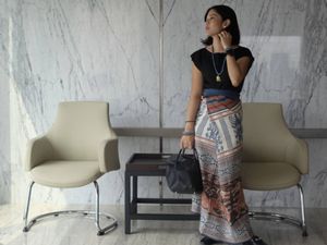 Cinta Indonesia, Inspirasi 5 Seleb Tampil Stylish dengan Kain Tradisional