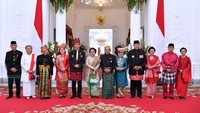 Semua tokoh yang pernah dan masih memimpin Indonesia hadir di Istana dalam perayaan HUT ke-72 RI. Mereka tampak akrab dan berfoto bersama (Foto: Biro Pers Setpres)