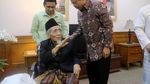 Ketua Majelis Syariah PPP KH. Maimoen Zubair Tunaikan Ibadah Haji