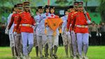 Merdeka! Semangat Paskibra Balikpapan Kibarkan Bendera Meski Becek