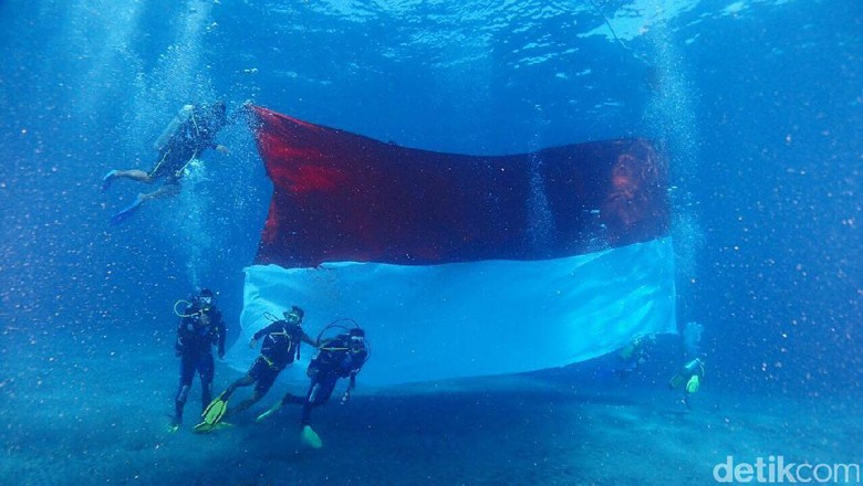 87 Gambar Pengibaran Bendera Merah Putih Di Bawah Laut 87 Gambar Pengibaran Bendera Merah Putih Di Bawah Laut