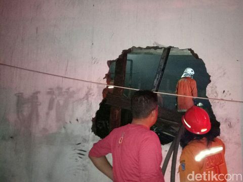 Gudang barang bekas usai kebakaran/ 