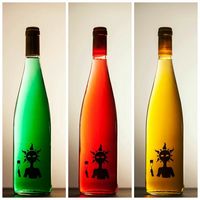 Wah, Wine Berwarna Pelangi yang Cantik Ini Dibuat dengan Bahan Alami!