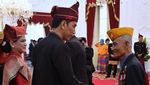 Disaksikan Megawati dan SBY, Jokowi Potong Tumpeng untuk Veteran RI
