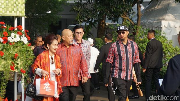 Indro Warkop dan Vino Bastian Hadiri Upacara HUT RI di Istana