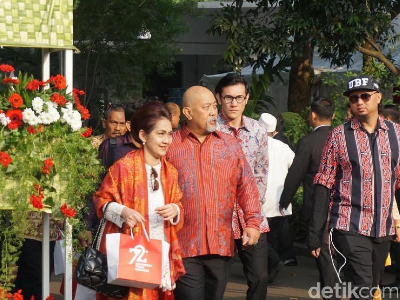 Indro Warkop dan Vino Bastian Hadiri Upacara HUT RI di Istana (Bagus/detikcom) Indro Warkop dan Vino Bastian Hadiri Upacara HUT RI di Istana (Bagus/detikcom)